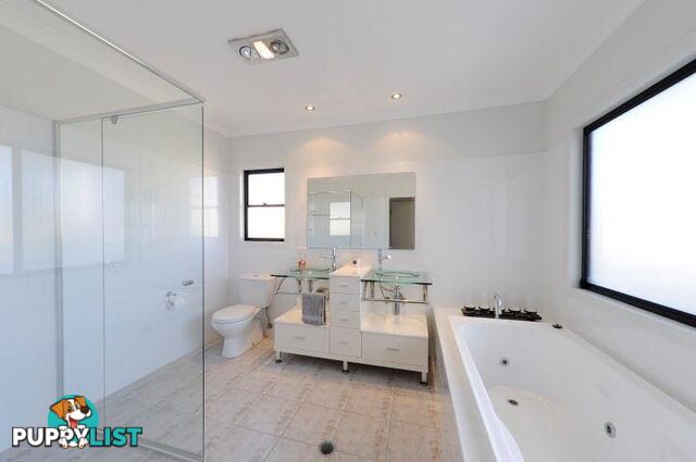 1/40 Bayview Street Runaway Bay QLD 4216