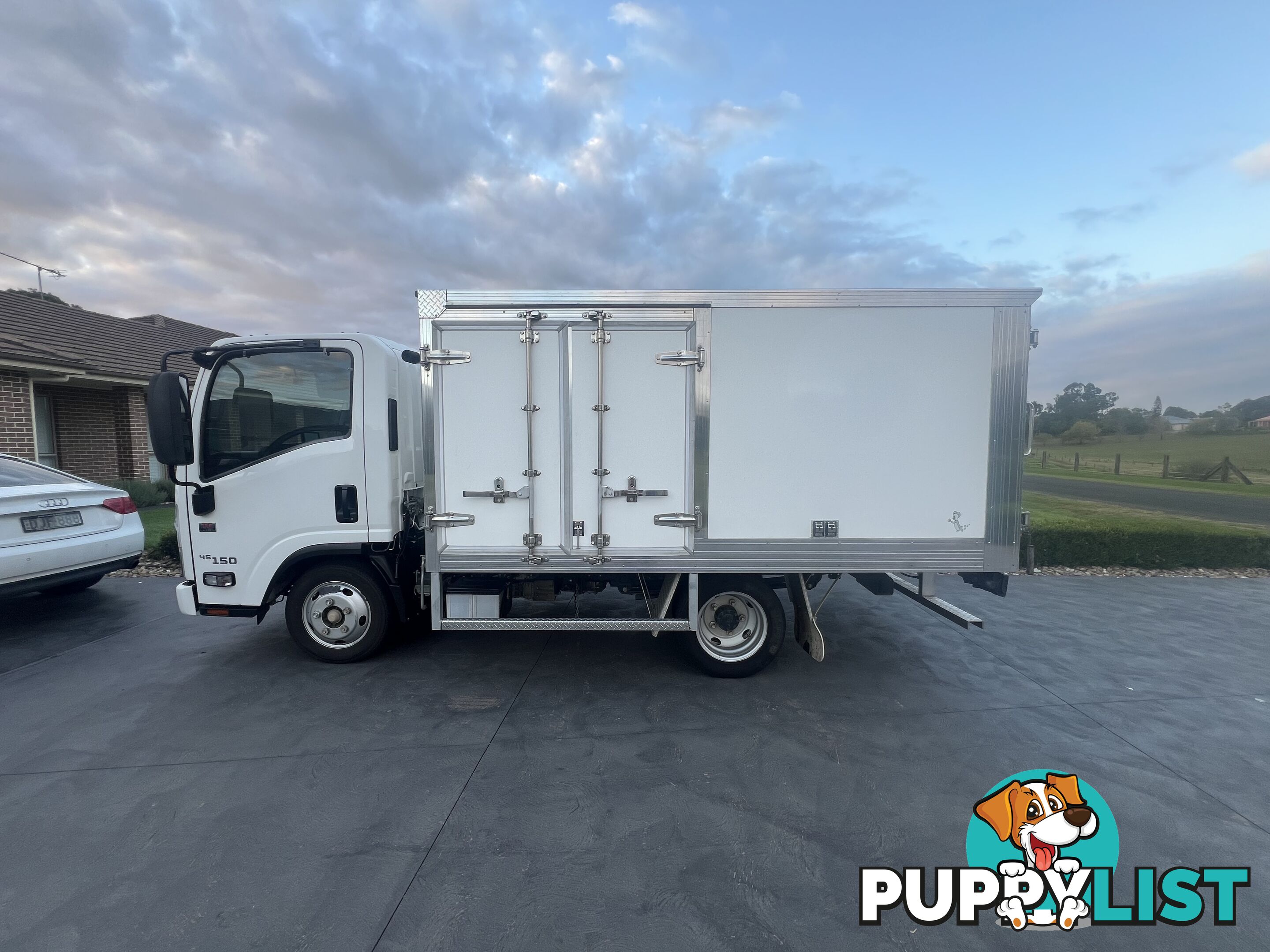 Fully Serviced Isuzu NLR – Gel-Insulated &amp; Cool Room-Ready!