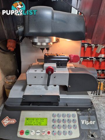 Silica viper key cutting machine