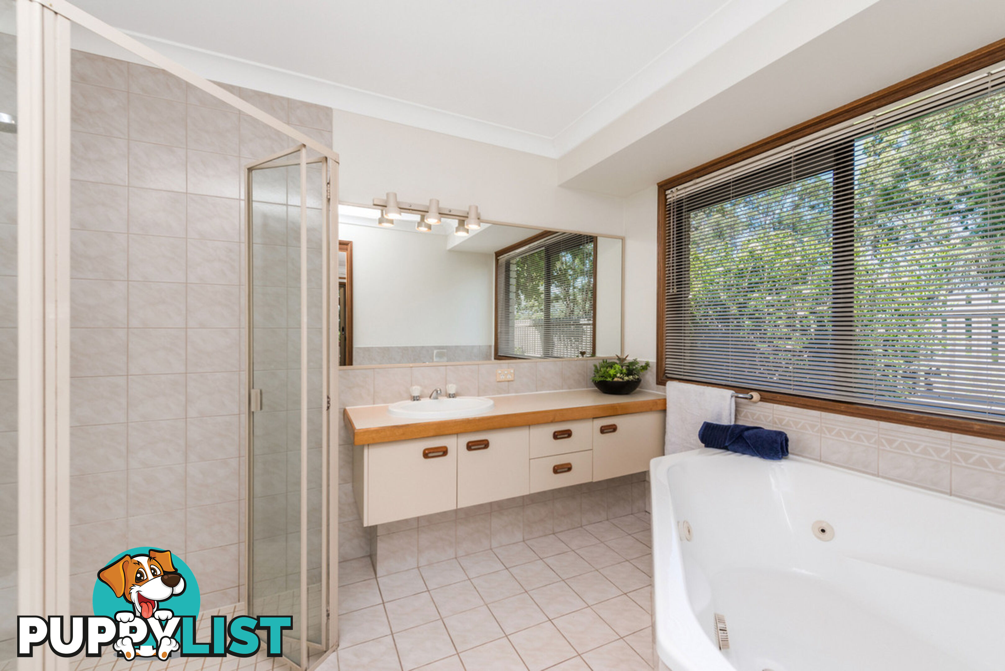 4 Erindale Court HELENSVALE QLD 4212