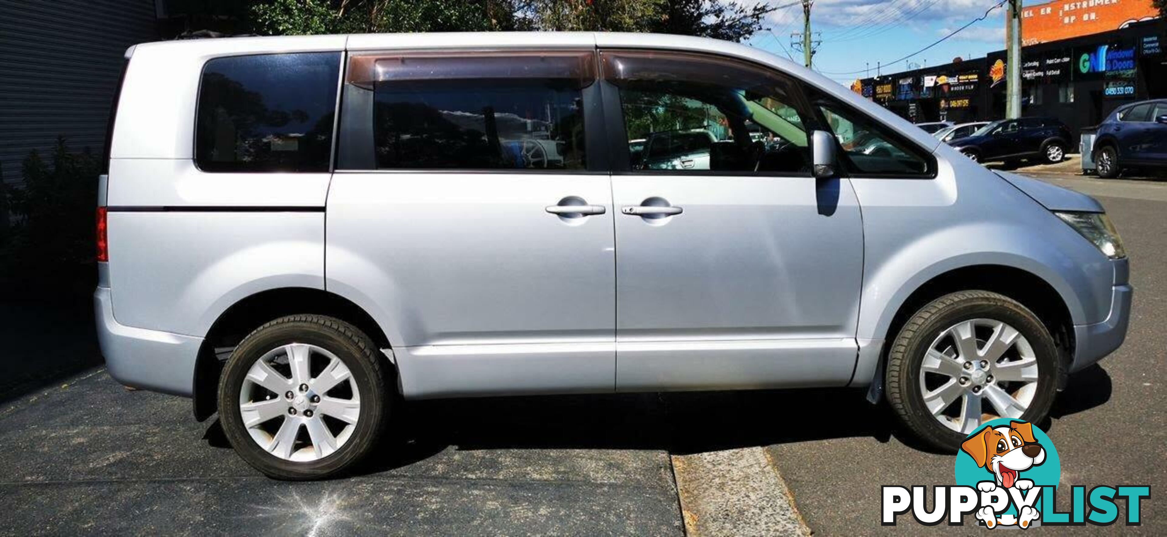 2011 MITSUBISHI DELICA D:5  -