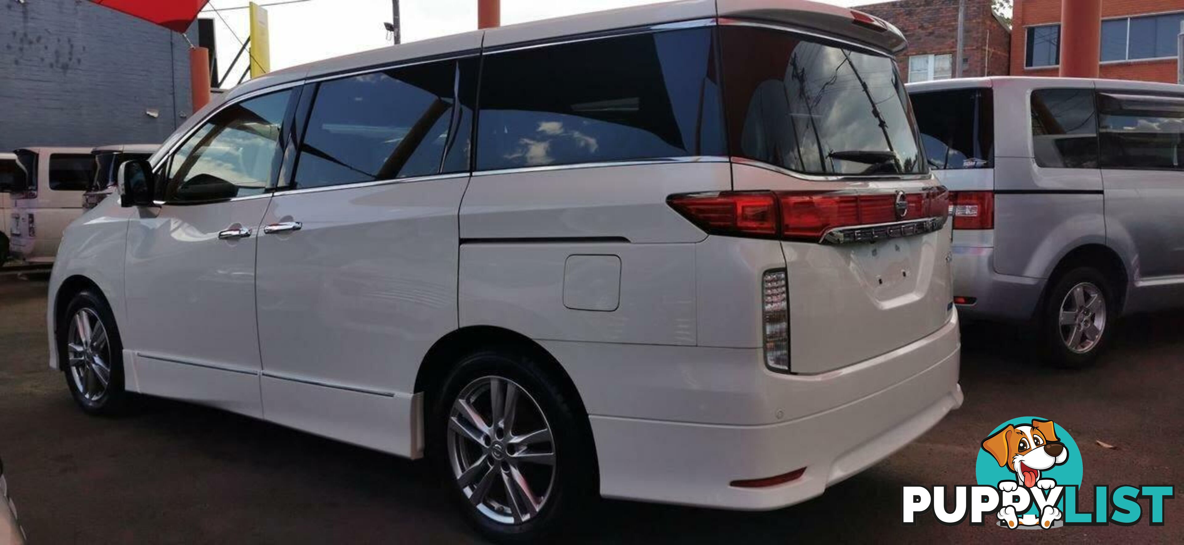 2010 NISSAN ELGRAND HIGHWAY STAR  COMMERCIAL