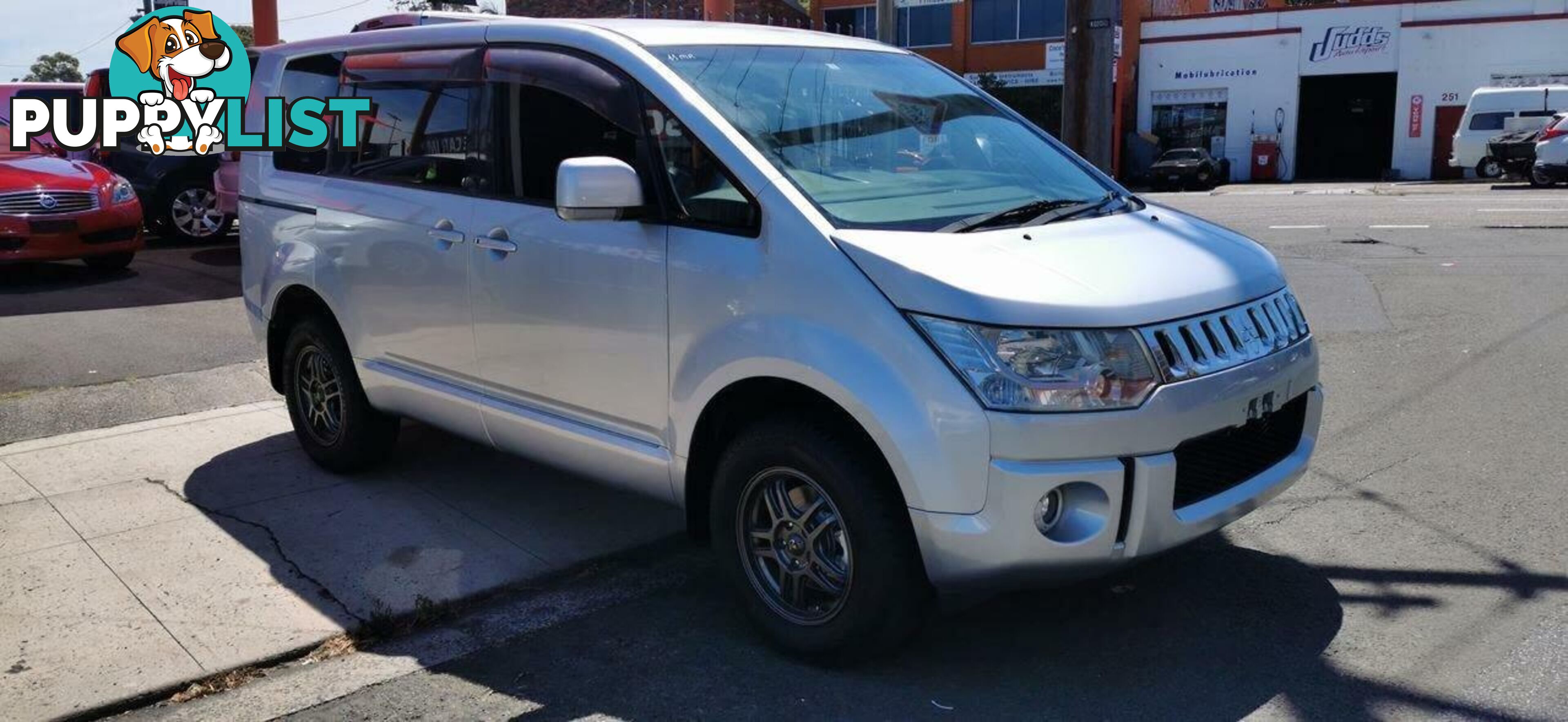 2010 MITSUBISHI DELICA D:5  COMMERCIAL