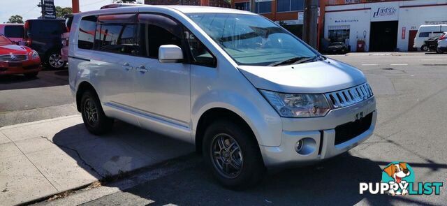 2010 MITSUBISHI DELICA D:5  COMMERCIAL