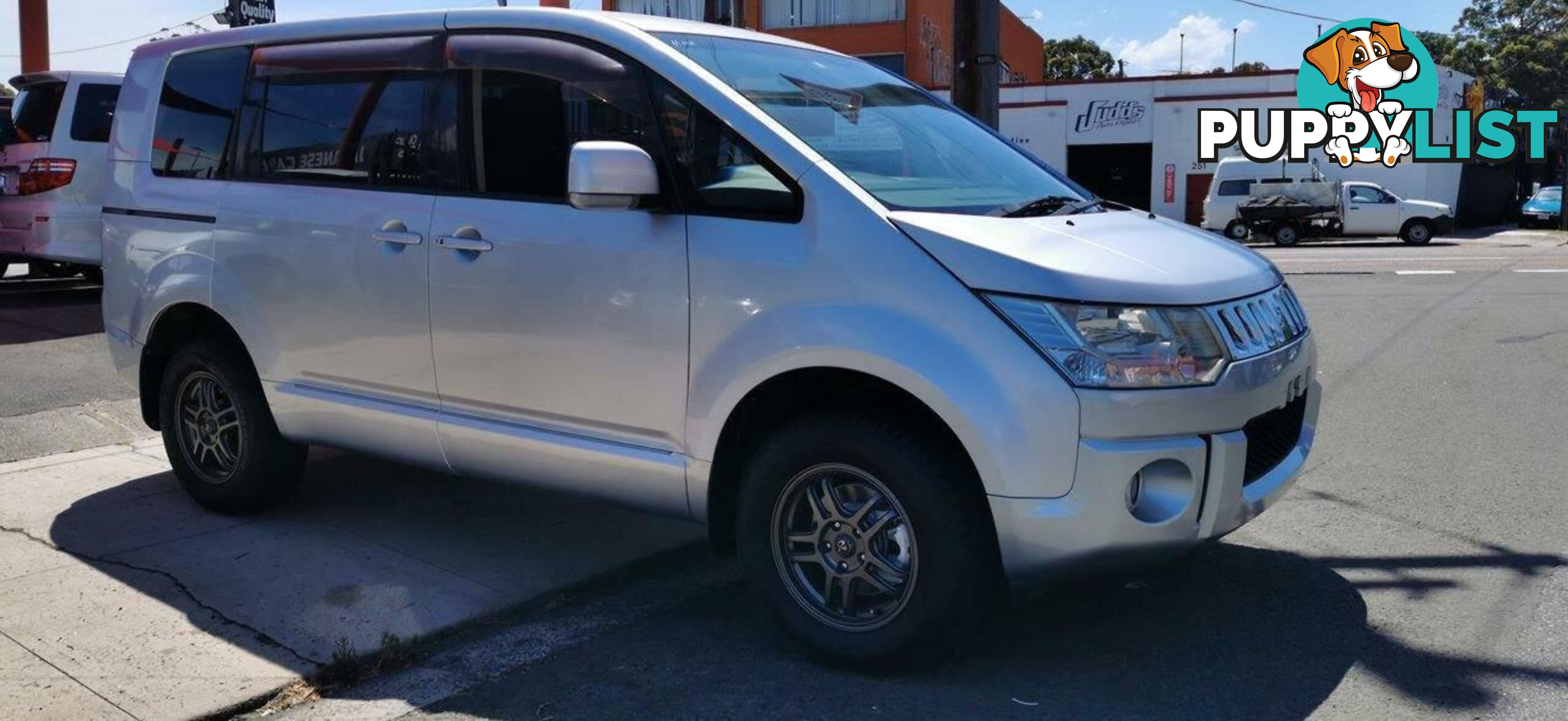 2010 MITSUBISHI DELICA D:5  COMMERCIAL