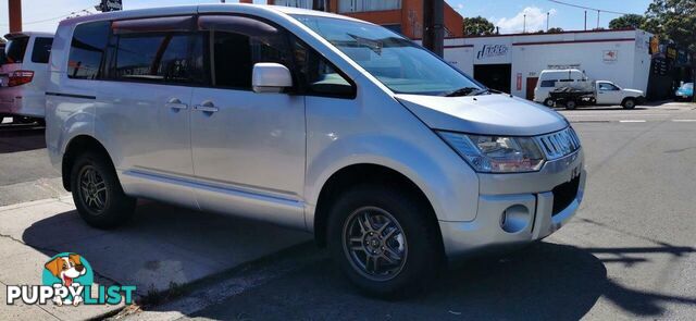 2010 MITSUBISHI DELICA D:5  COMMERCIAL