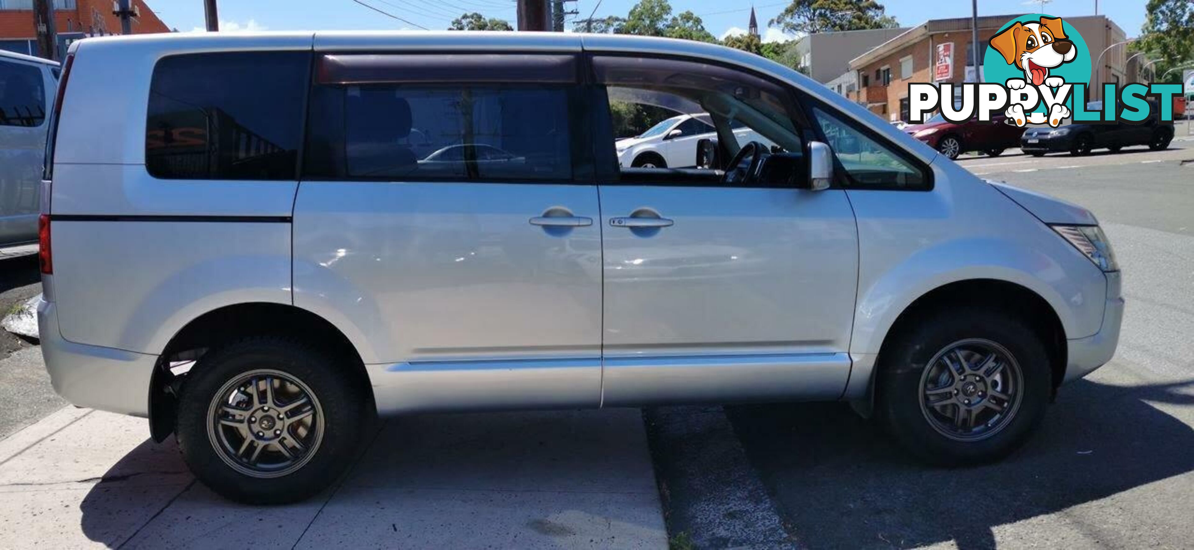 2010 MITSUBISHI DELICA D:5  COMMERCIAL