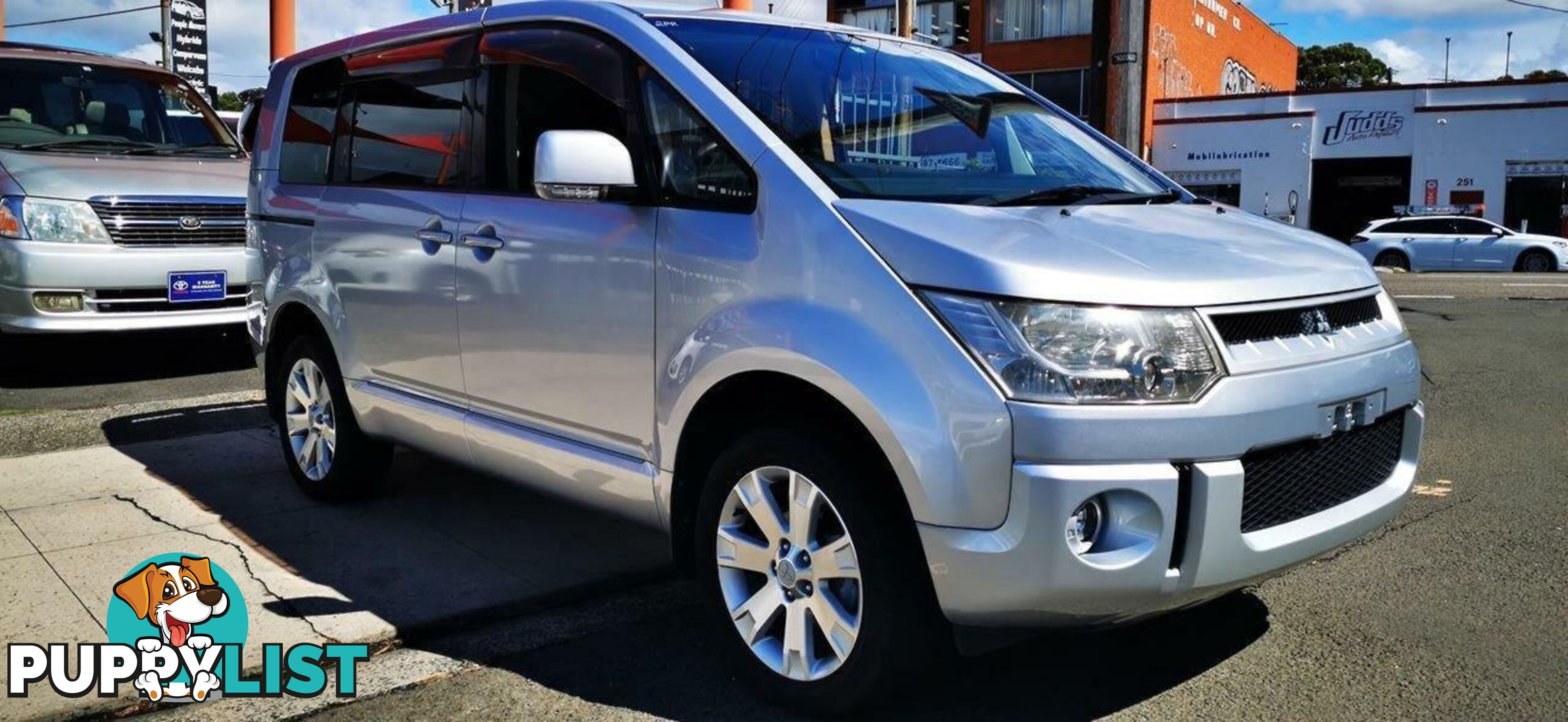2010 MITSUBISHI DELICA D:5  COMMERCIAL