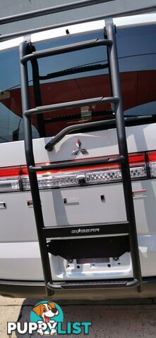2023 MITSUBISHI DELICA D:5 CHAMONIX  COMMERCIAL