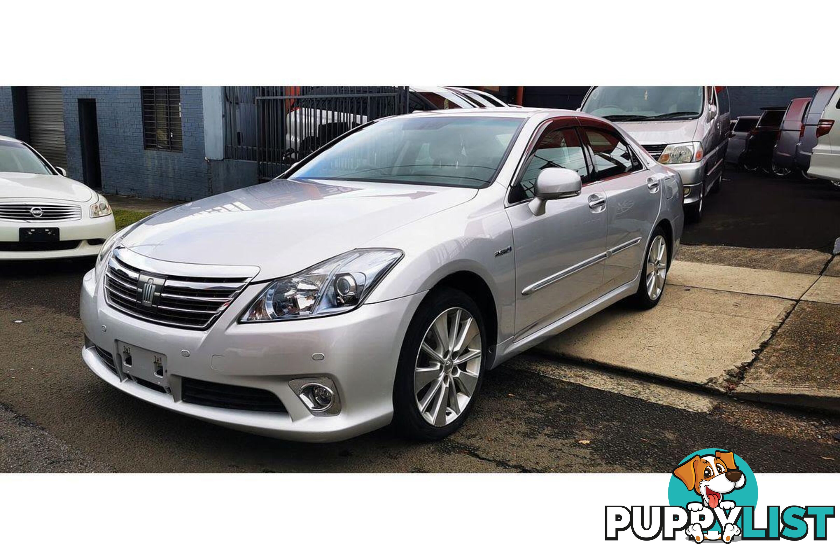 2010 TOYOTA CROWN   SEDAN
