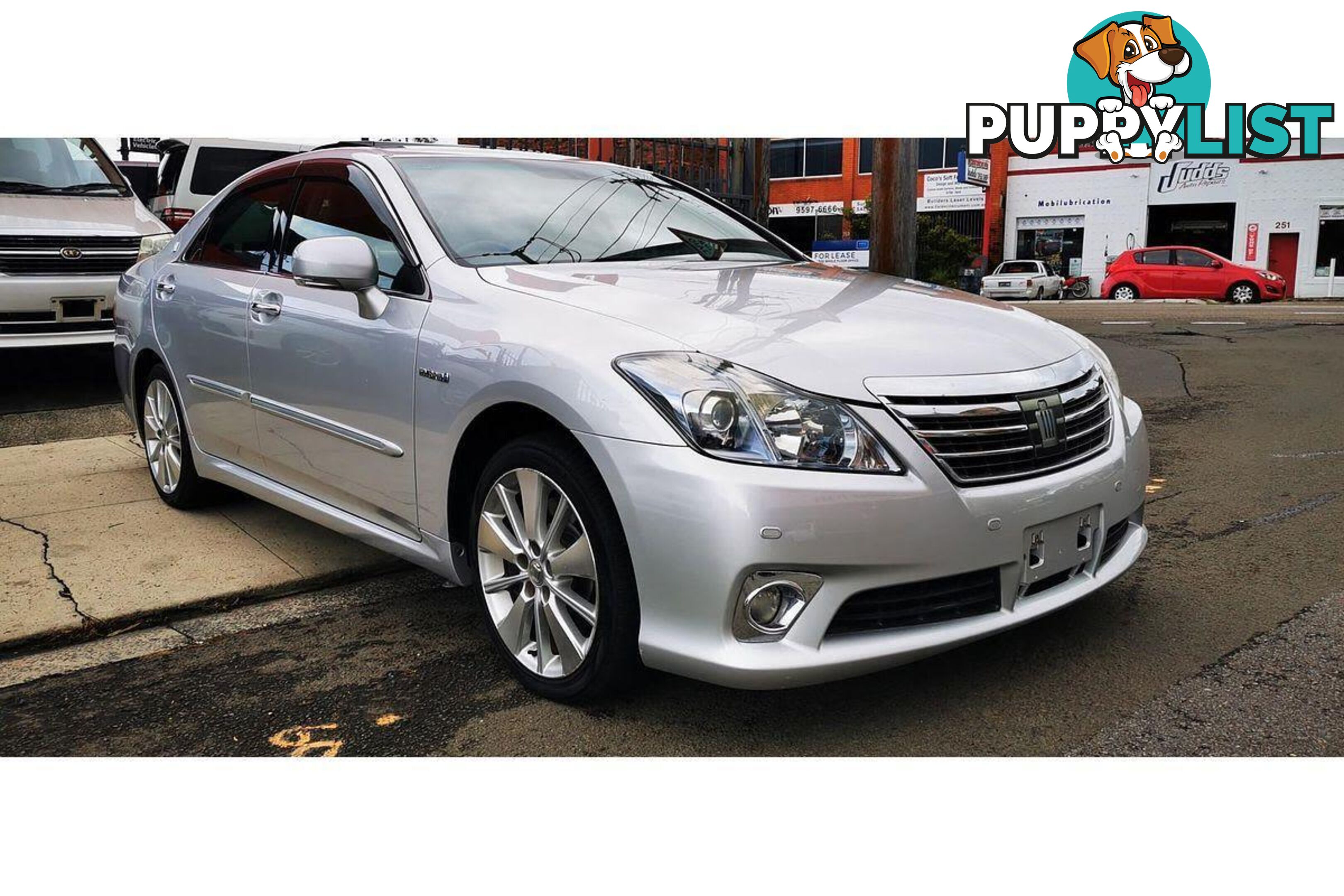 2010 TOYOTA CROWN   SEDAN