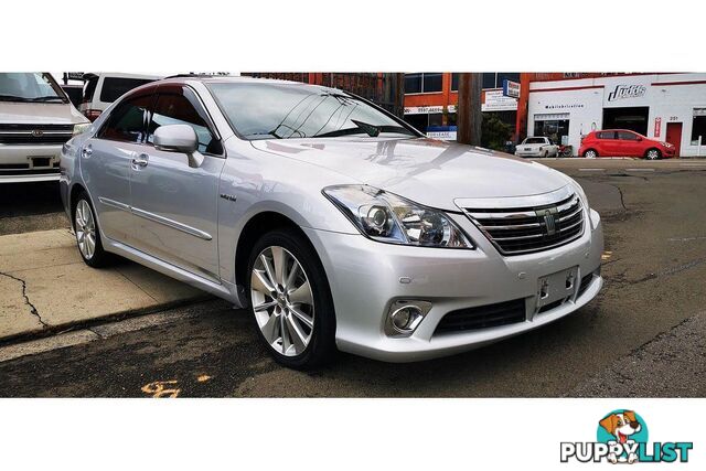 2010 TOYOTA CROWN   SEDAN