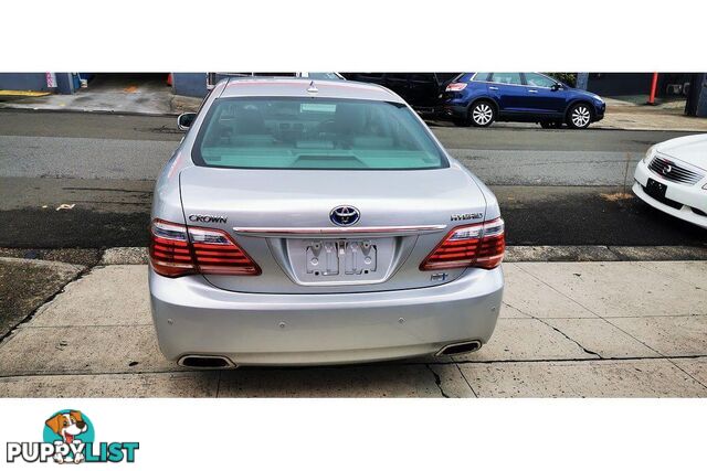 2010 TOYOTA CROWN   SEDAN