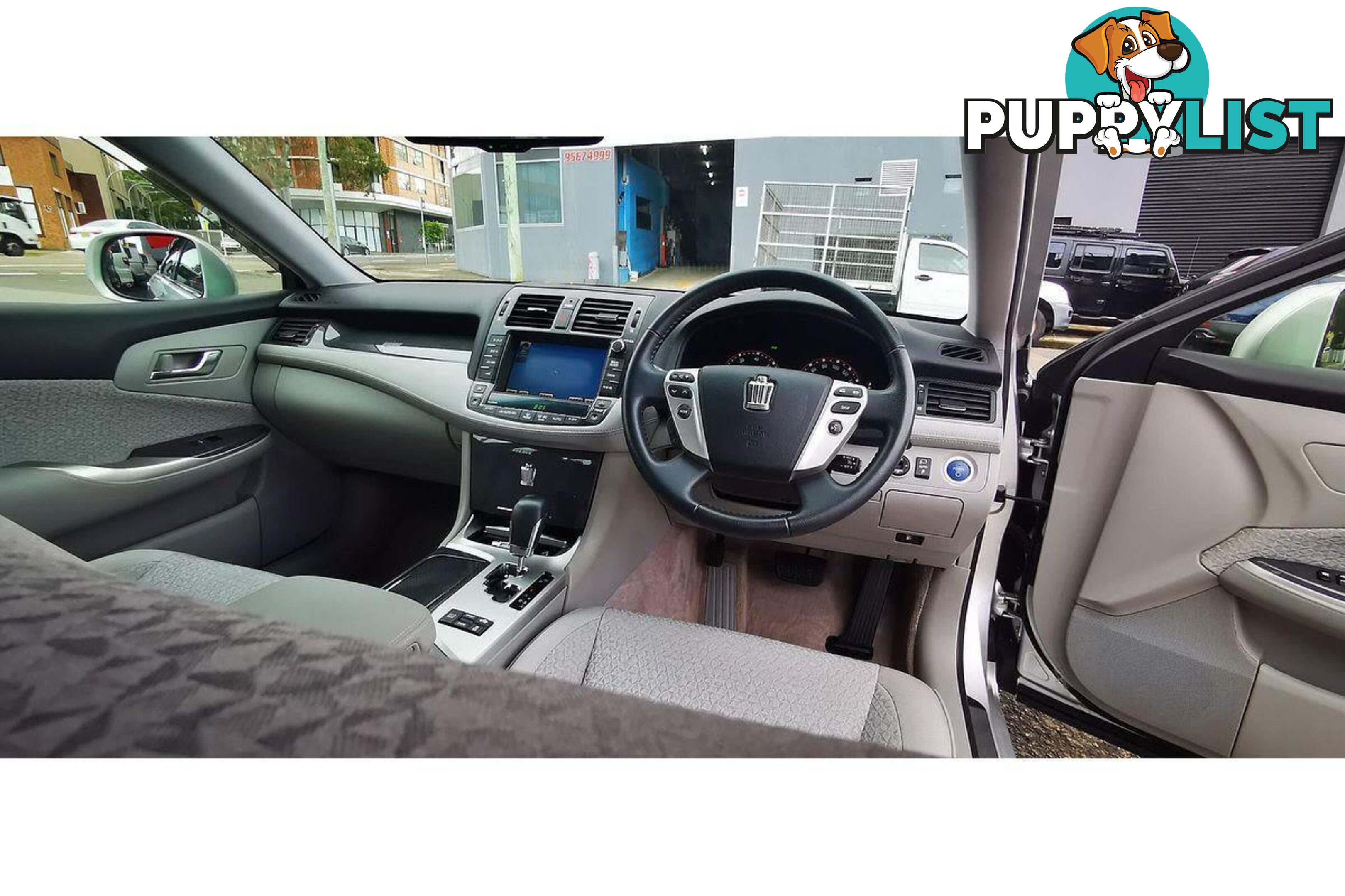 2010 TOYOTA CROWN   SEDAN