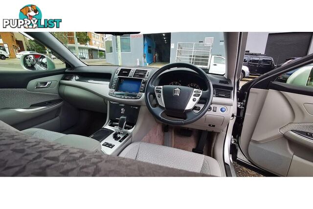 2010 TOYOTA CROWN   SEDAN