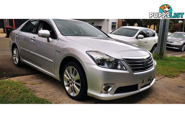 2010 TOYOTA CROWN   SEDAN