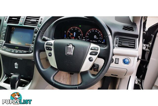 2010 TOYOTA CROWN   SEDAN