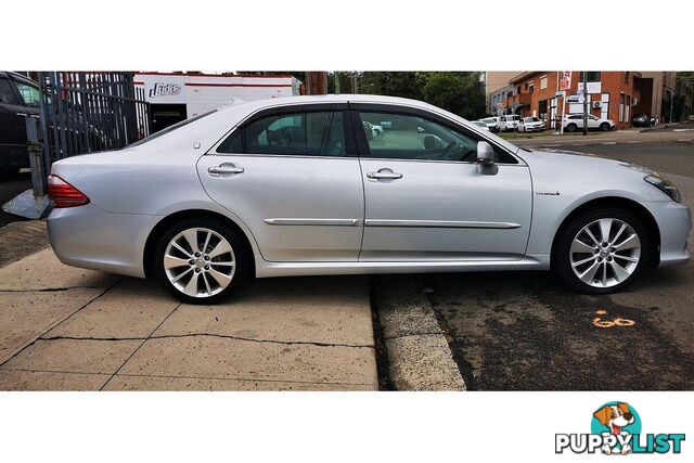 2010 TOYOTA CROWN   SEDAN