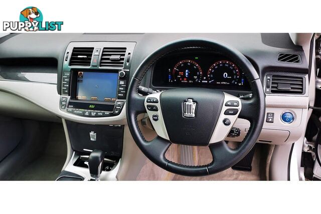 2010 TOYOTA CROWN   SEDAN