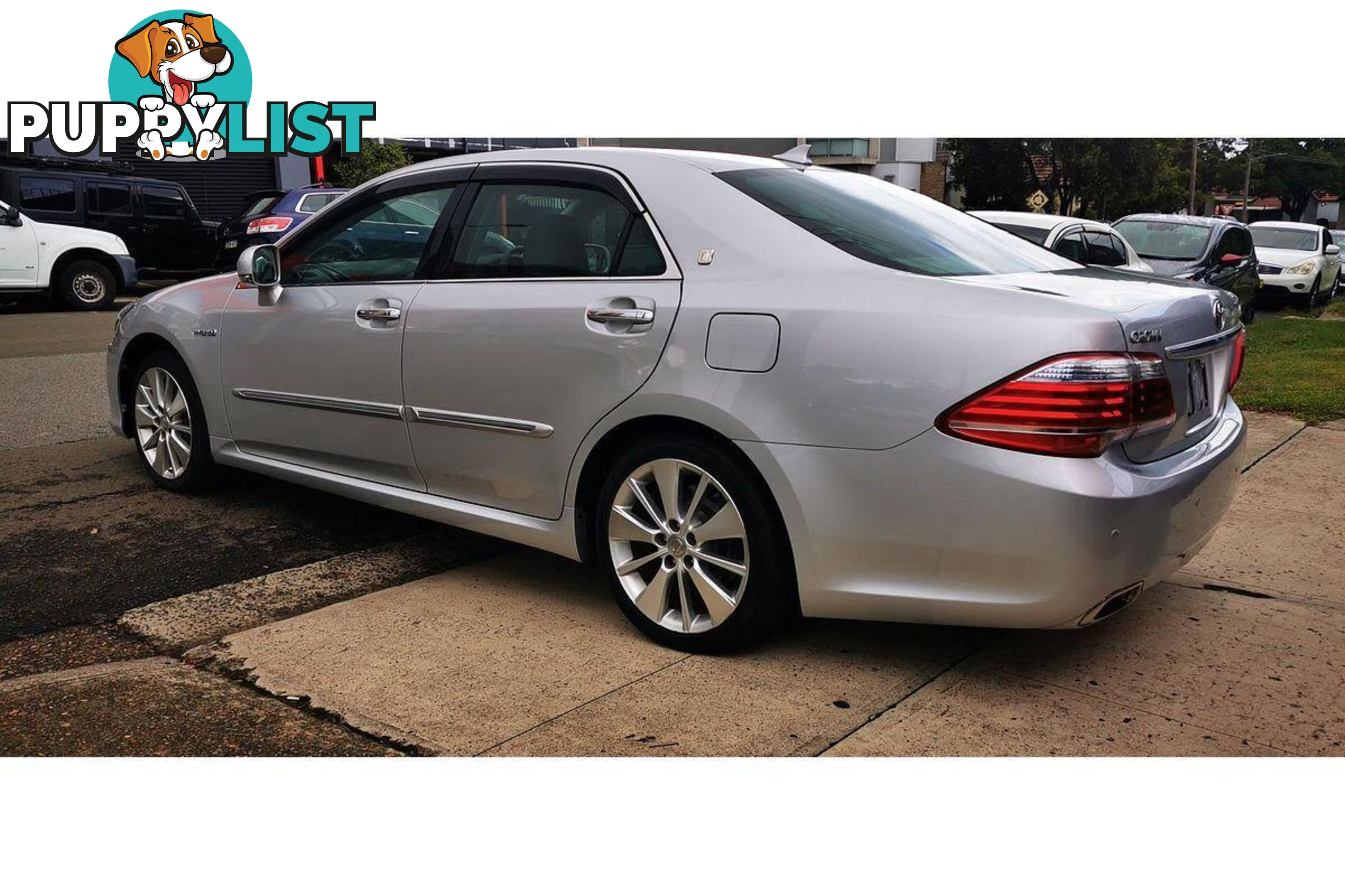 2010 TOYOTA CROWN   SEDAN