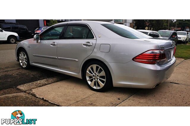 2010 TOYOTA CROWN   SEDAN