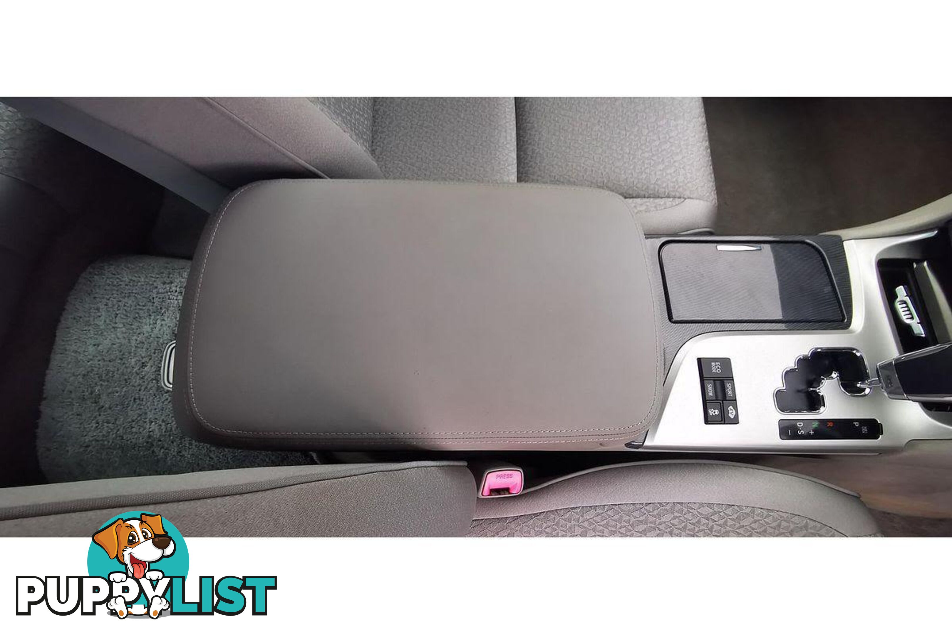 2010 TOYOTA CROWN   SEDAN