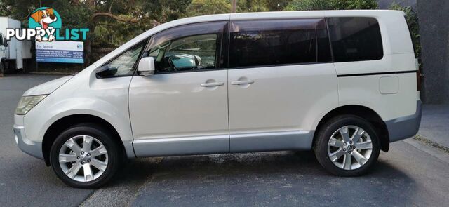 2009 MITSUBISHI DELICA D:5  -