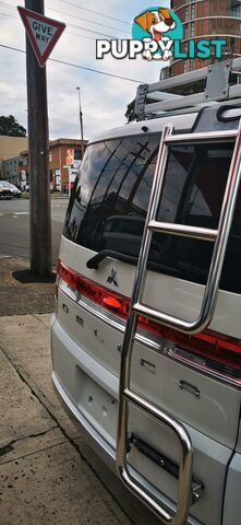 2010 MITSUBISHI DELICA D:5  -