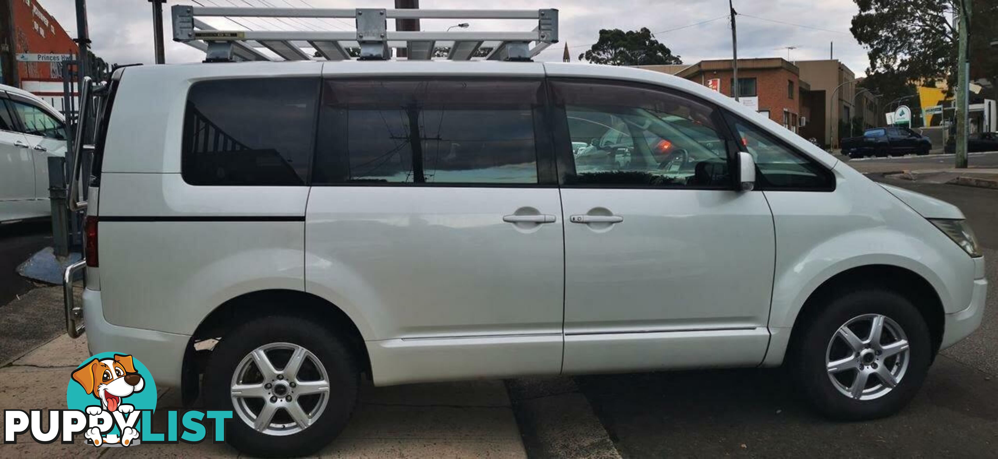 2010 MITSUBISHI DELICA D:5  -