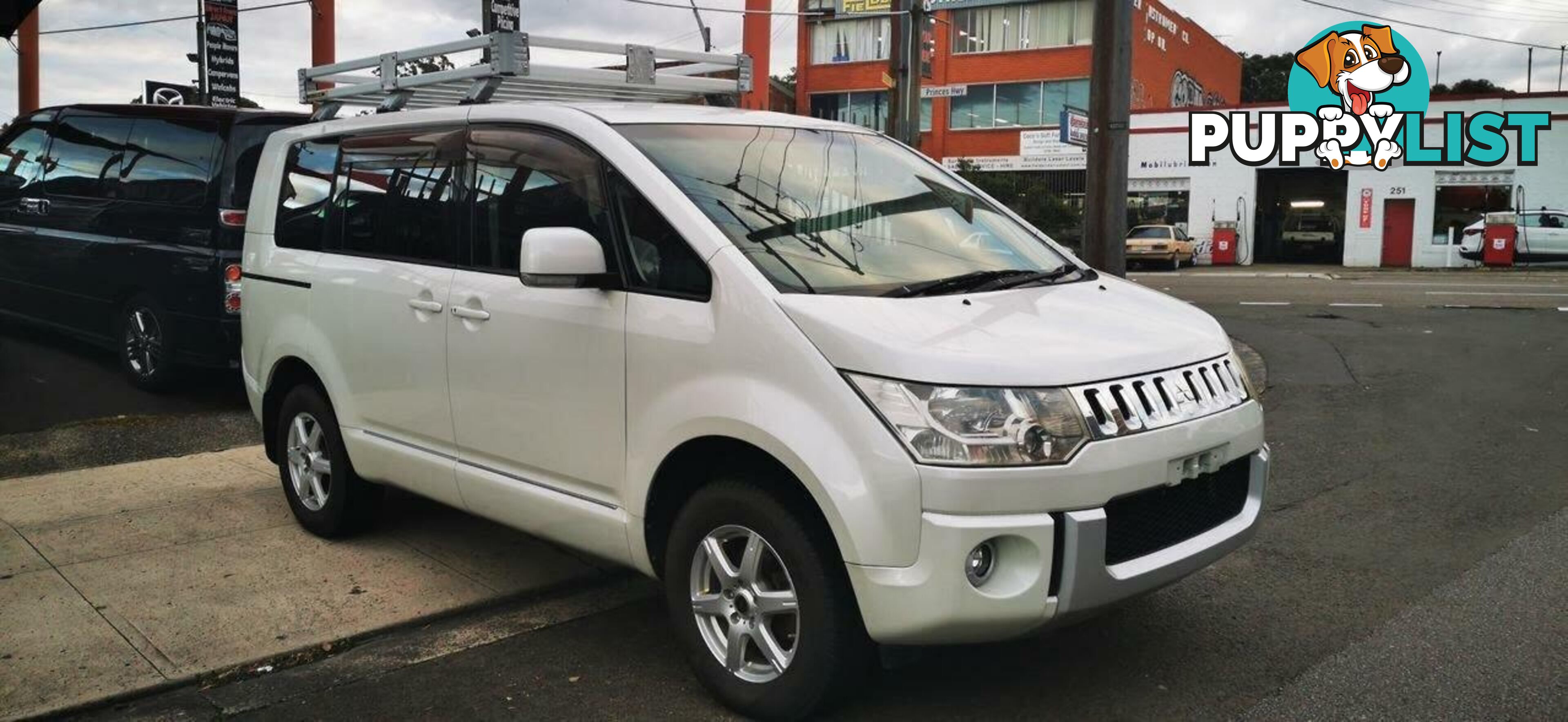 2010 MITSUBISHI DELICA D:5  -