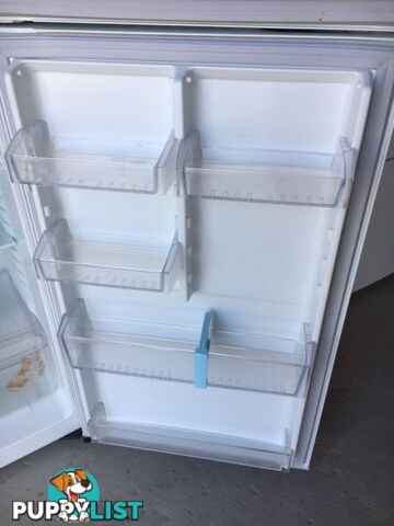 390l Simpson fridge freezer DELIVERY WARRANTY