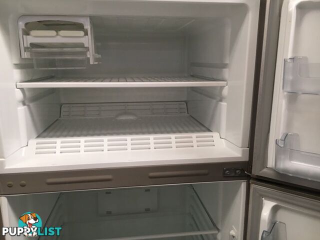 460l Hisense fridge freezer DELIVERY WARRANTY