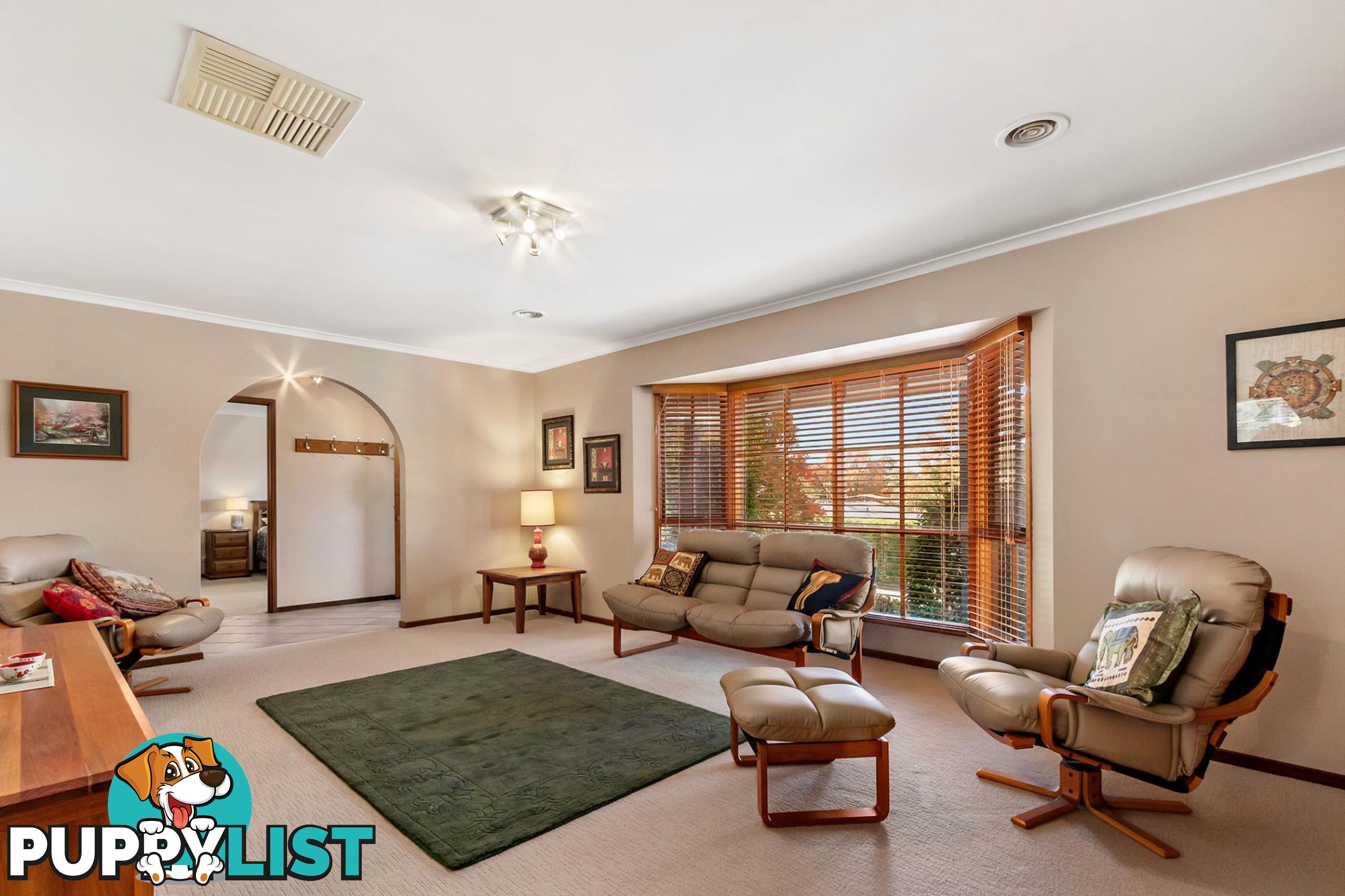 9 Max Henry Crescent MACARTHUR ACT 2904