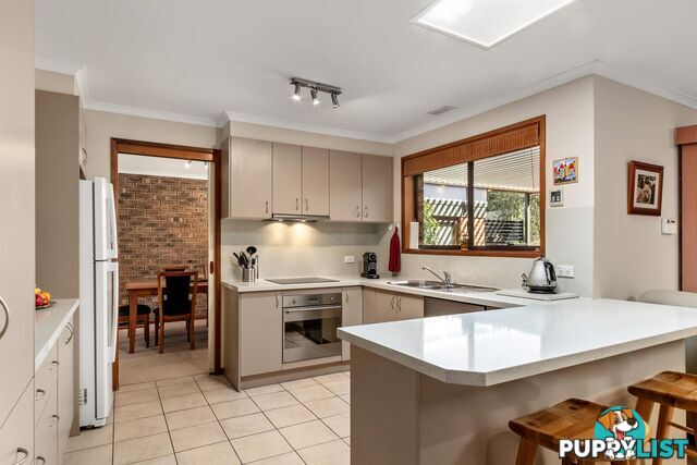 9 Max Henry Crescent MACARTHUR ACT 2904