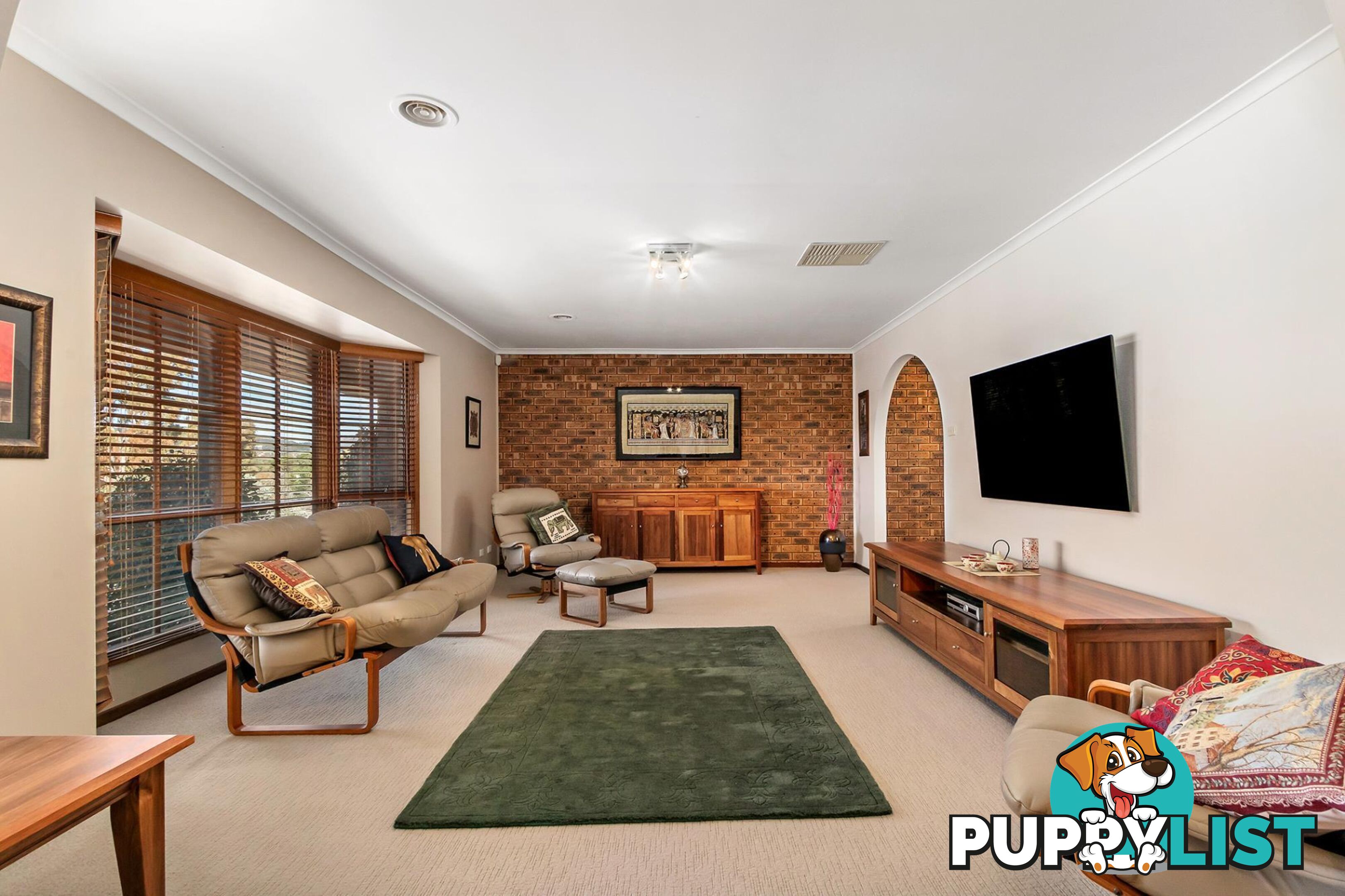 9 Max Henry Crescent MACARTHUR ACT 2904