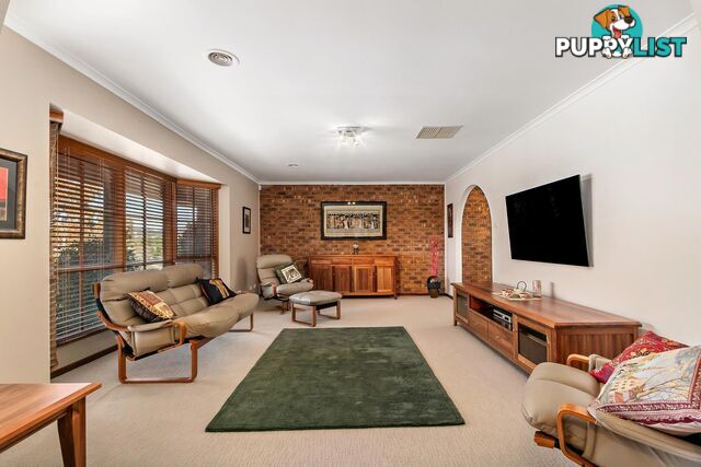 9 Max Henry Crescent MACARTHUR ACT 2904