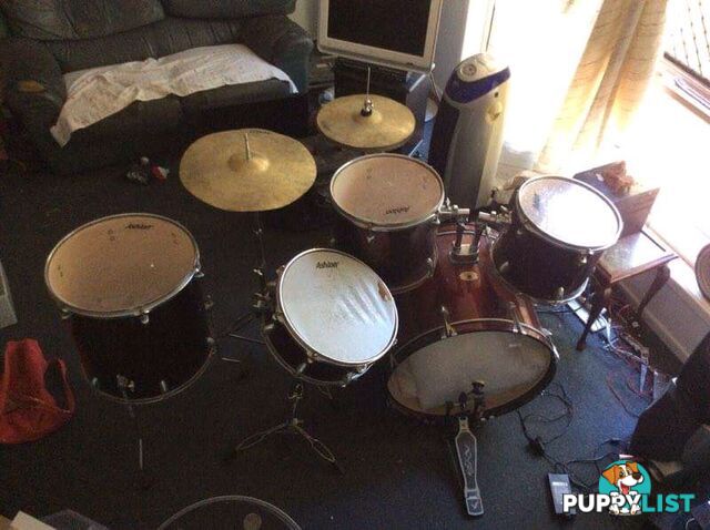 Aston drum set good condition 1 skin needs replacing