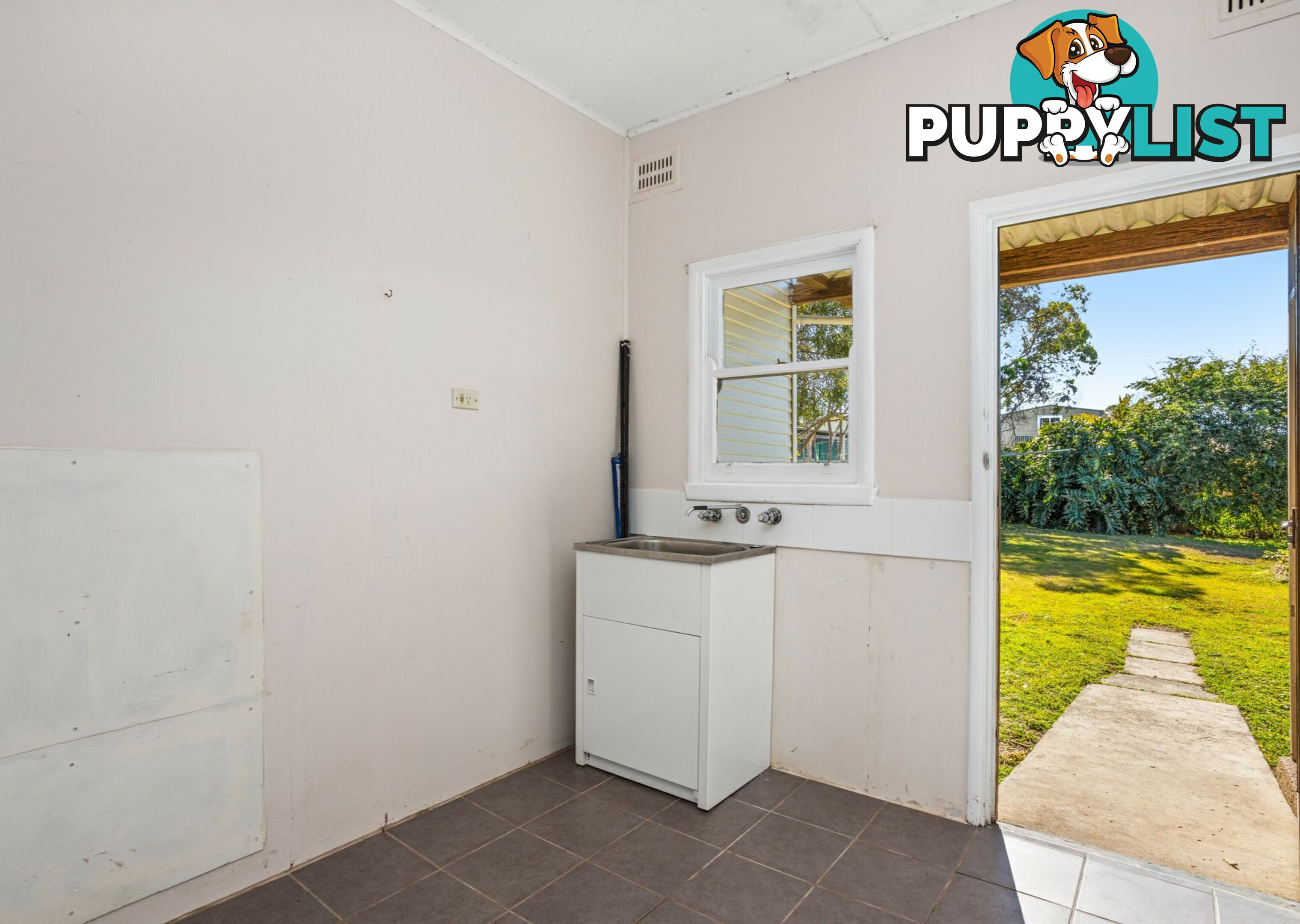 1 Maiden Avenue TAREE NSW 2430