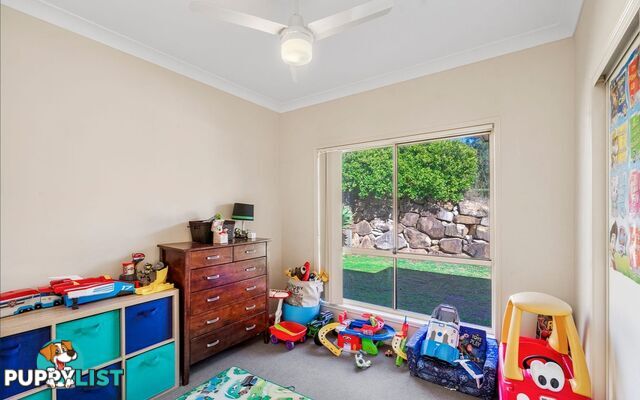 17 Holliday Drive EDENS LANDING QLD 4207