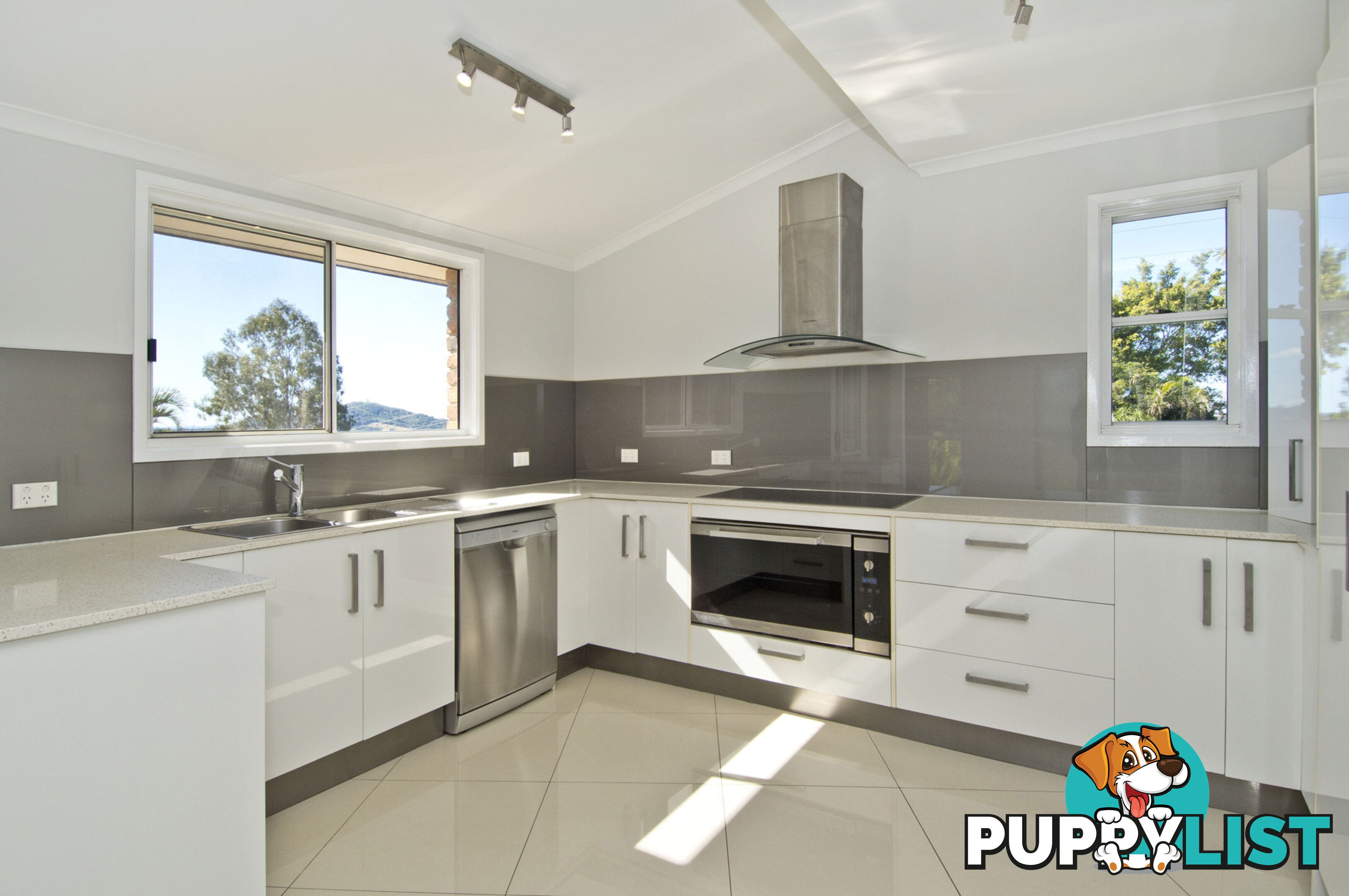 10 Leanne Court MOUNT WARREN PARK QLD 4207