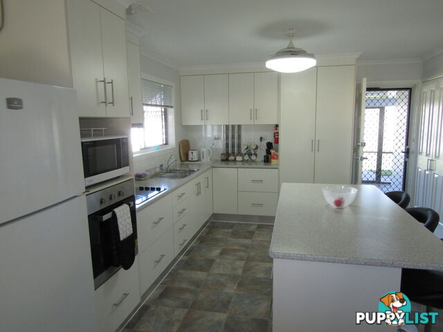 1 Moller St Buxton QLD 4660