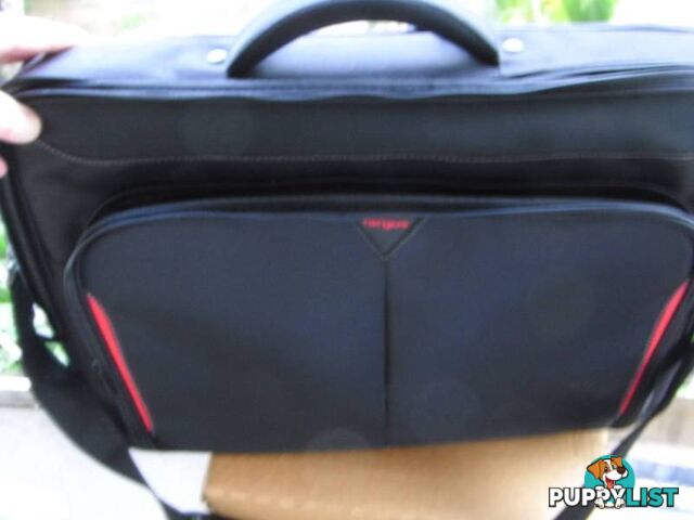 new large 17" targus laptop bag