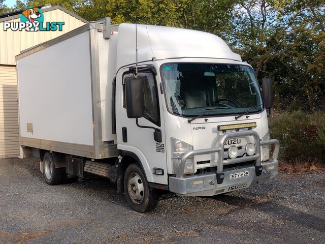 2013 Isuzu NPR 300 Pantech Truck