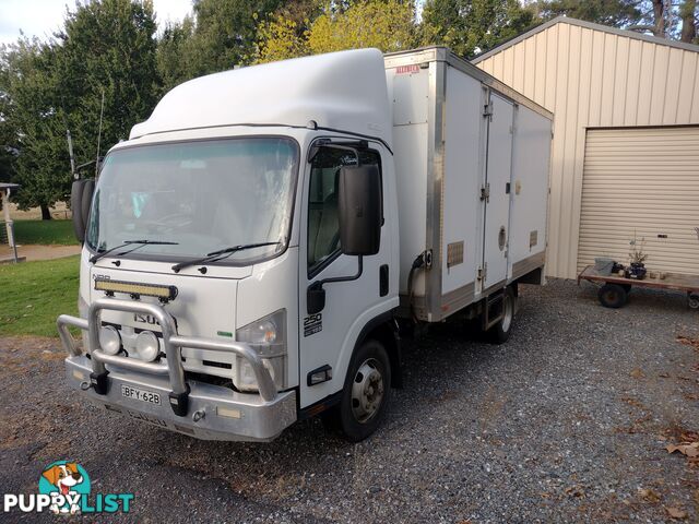 2013 Isuzu NPR 300 Pantech Truck