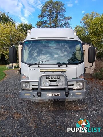 2013 Isuzu NPR 300 Pantech Truck