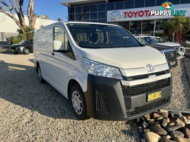 2021 TOYOTA HIACE   VAN