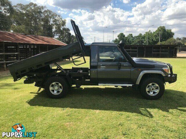 2020 TOYOTA LANDCRUISER   CAB CHASSIS