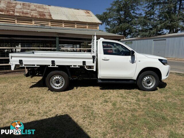 2023 TOYOTA HILUX   CAB CHASSIS