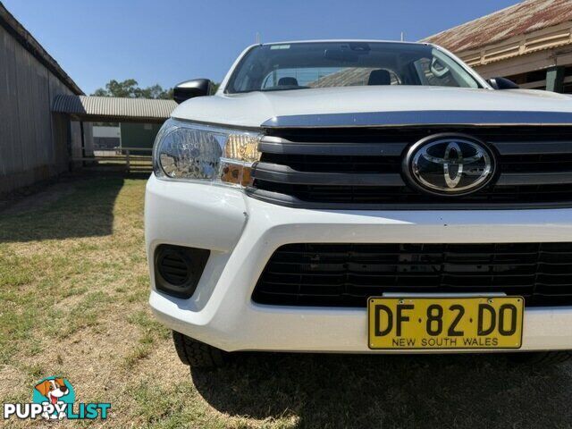 2023 TOYOTA HILUX   CAB CHASSIS