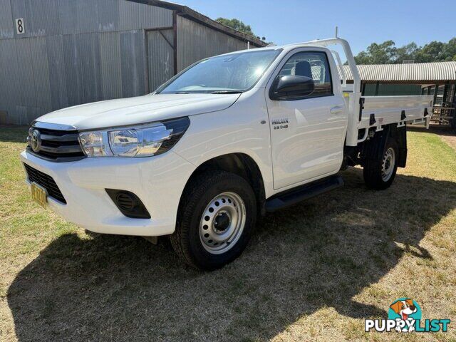 2023 TOYOTA HILUX   CAB CHASSIS